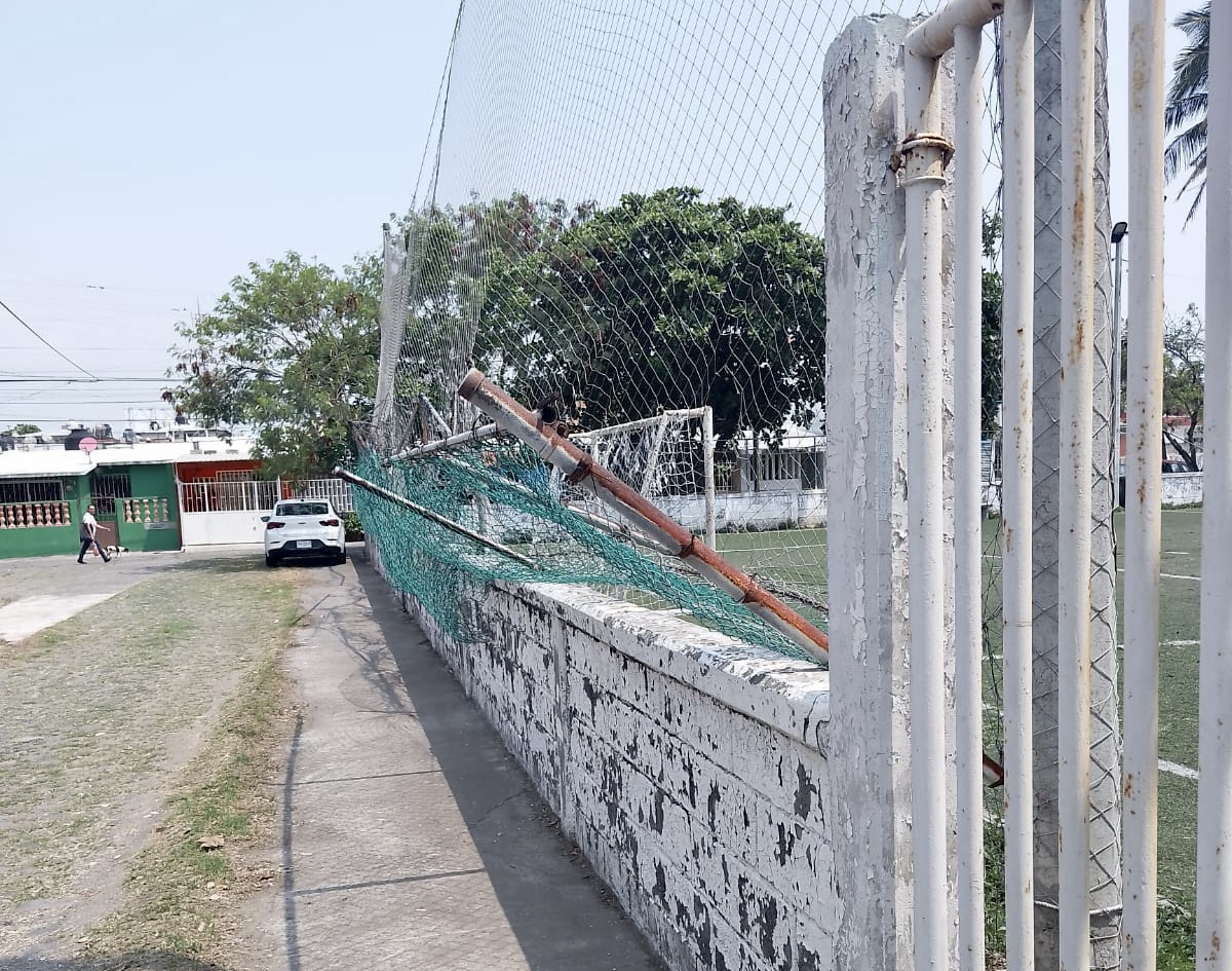 Tiene Ayuntamiento de Boca del Río en el abandono Unidad Deportiva de Las Vegas