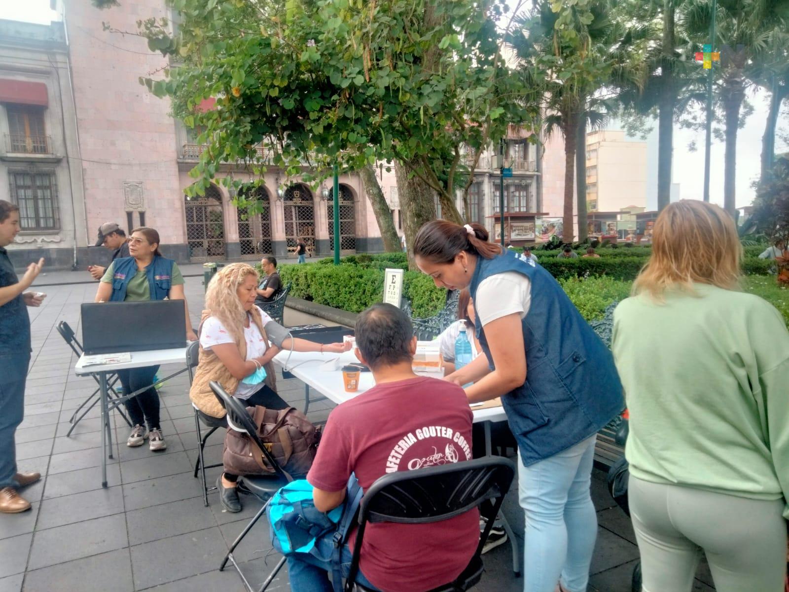Continúan jornadas de salud en parque Juárez de Xalapa