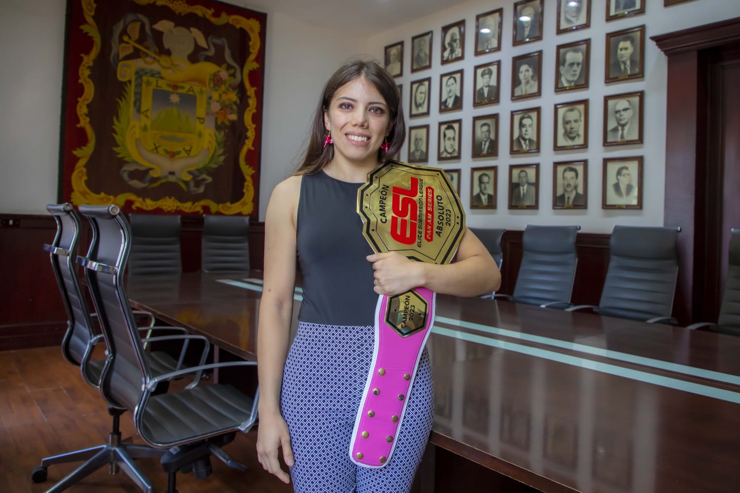 Recibe Ricardo Ahued a campeona de Jiu jitsu