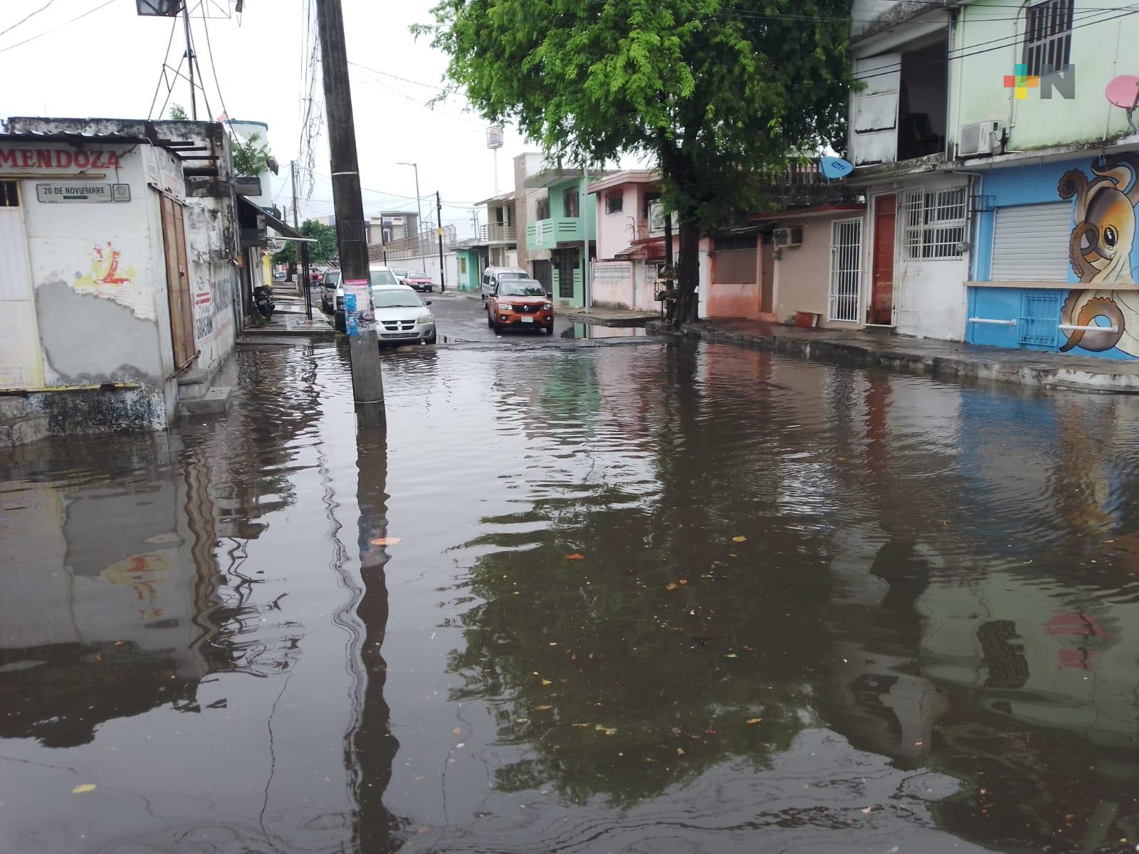 En colonia Remes de Boca del Río se inundan cada vez que hay fuertes lluvias