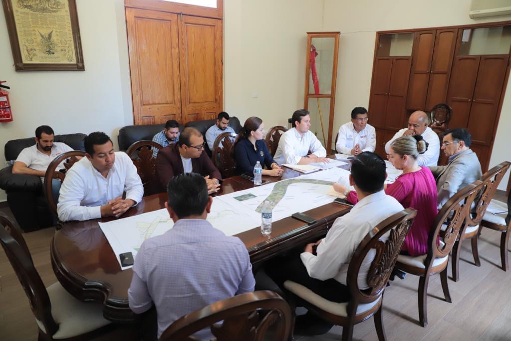 Preside Eric Cisneros revisión en planeación de segunda etapa del libramiento de Coatepec