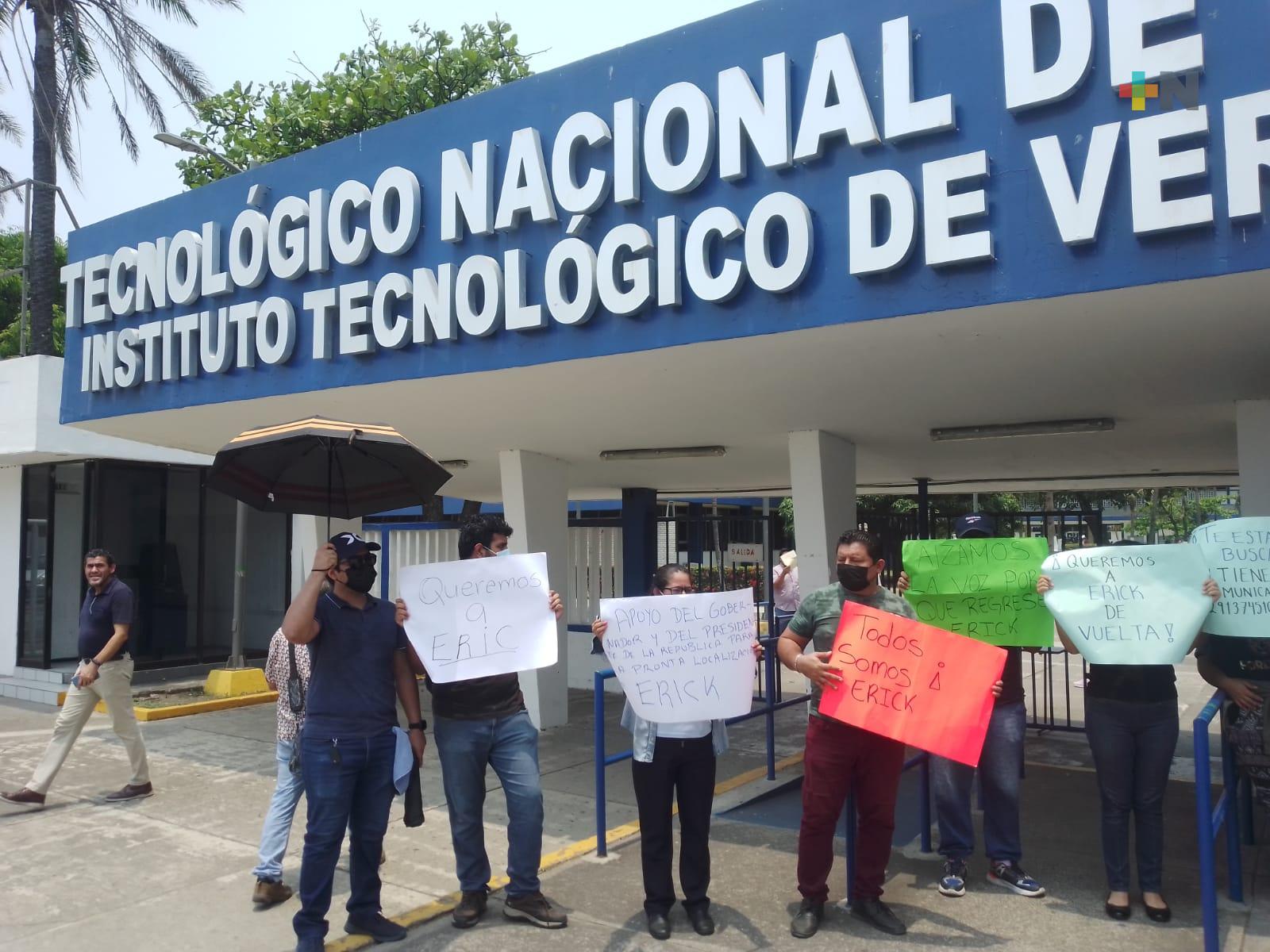 Estudiantes y amigos de Erick piden su pronta aparición