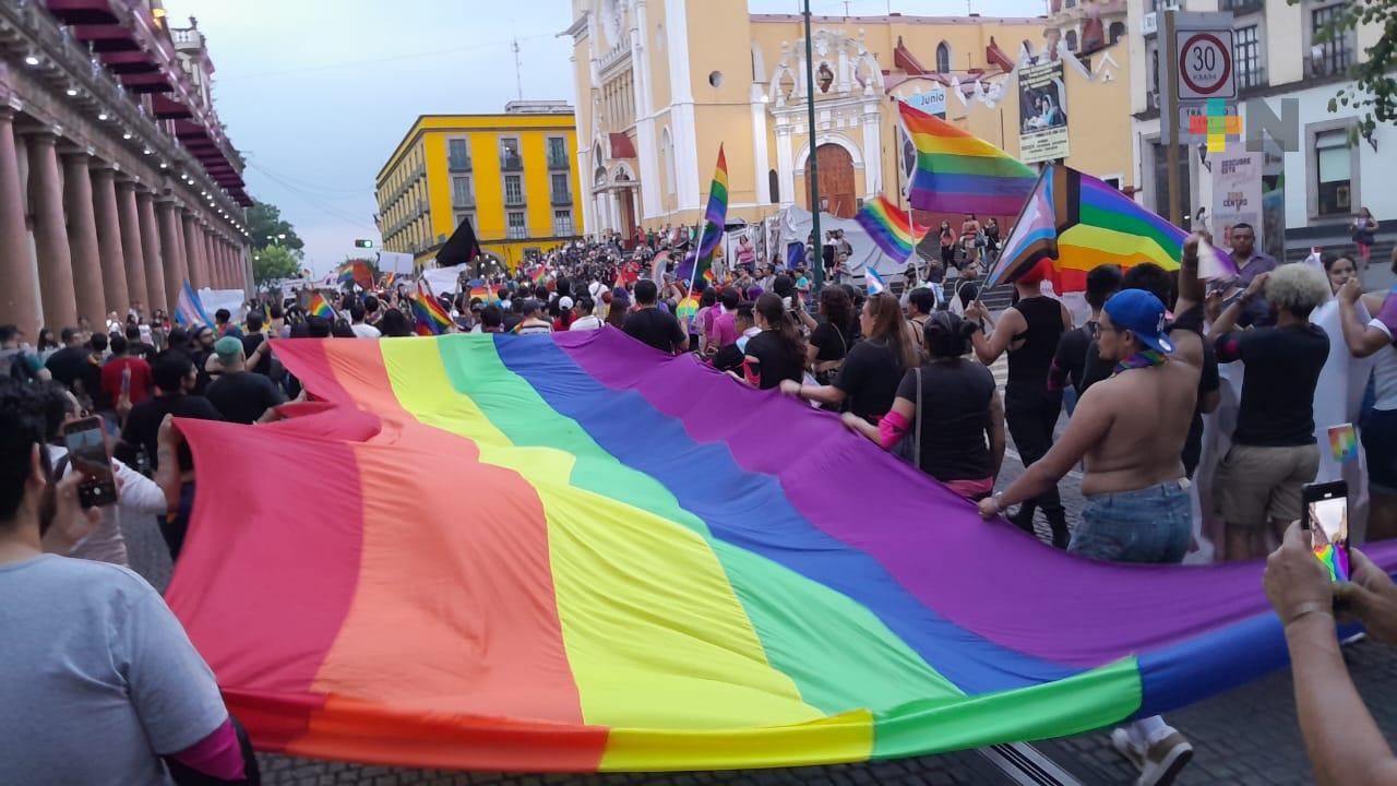 Miles de personas participaron en la marcha del orgullo e inclusión LGBTTTIQ+ en Xalapa