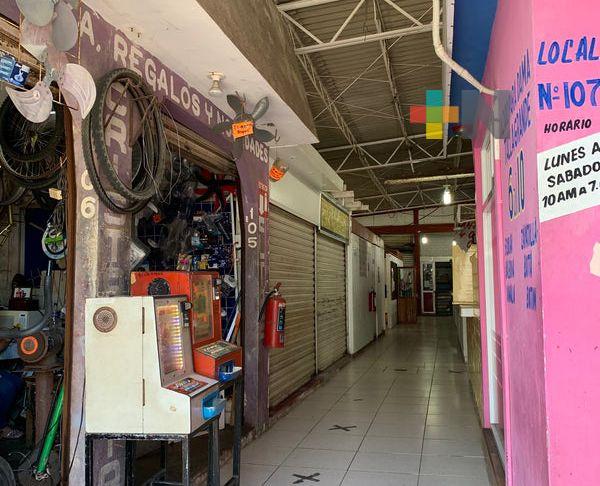 Locatarios se quejan por daños en instalaciones de mercado de Coatzacoalcos