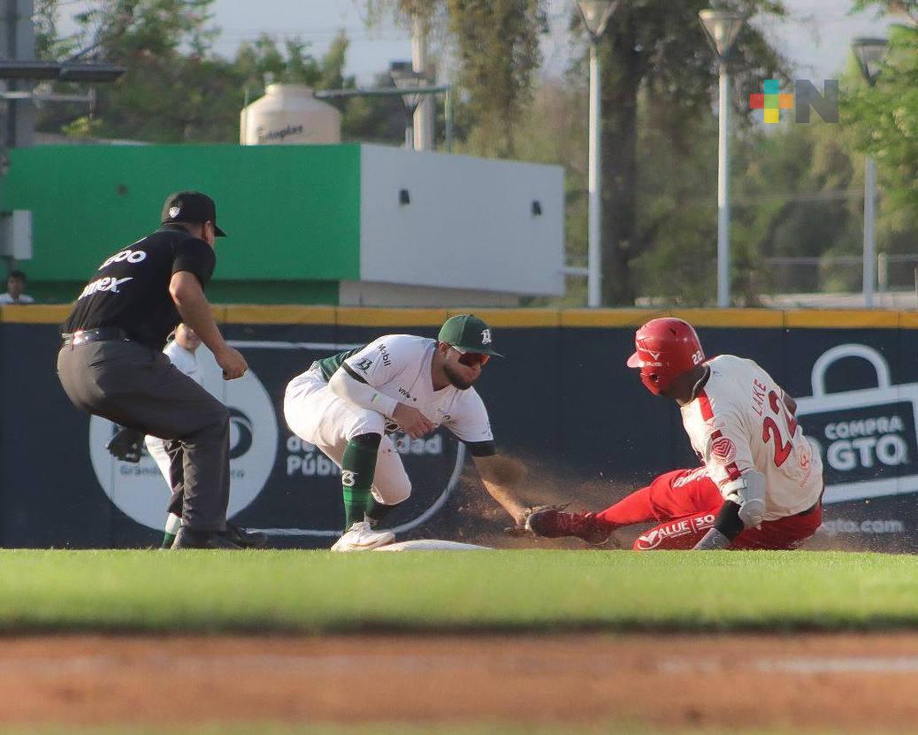 El Águila vuela en León, gana por 7-3  y se queda con la serie