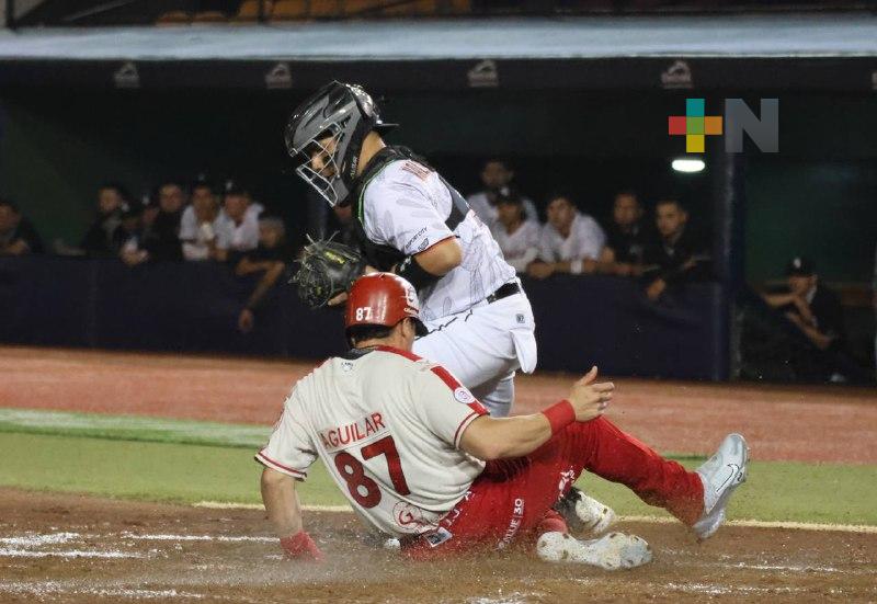 El Águila apalea por 12-4 a Oaxaca y aventaja la serie