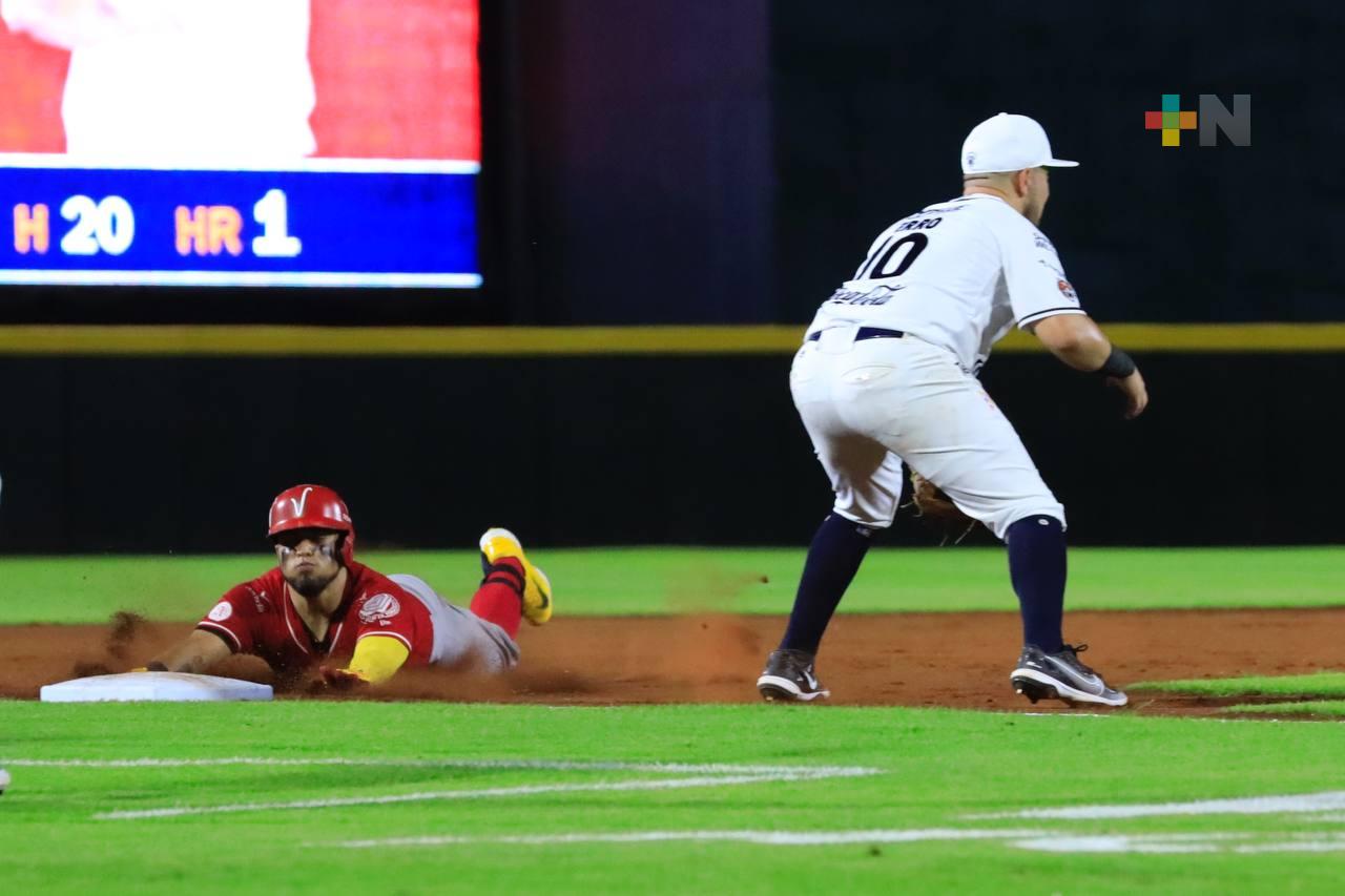 El Águila blanquea por 3-0 a Tigres y aventaja la serie