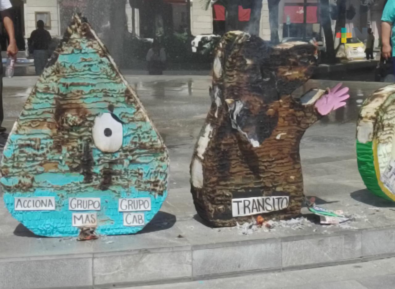 Queman piñatas en protesta contra Grupo MAS y Tránsito municipal en Veracruz puerto