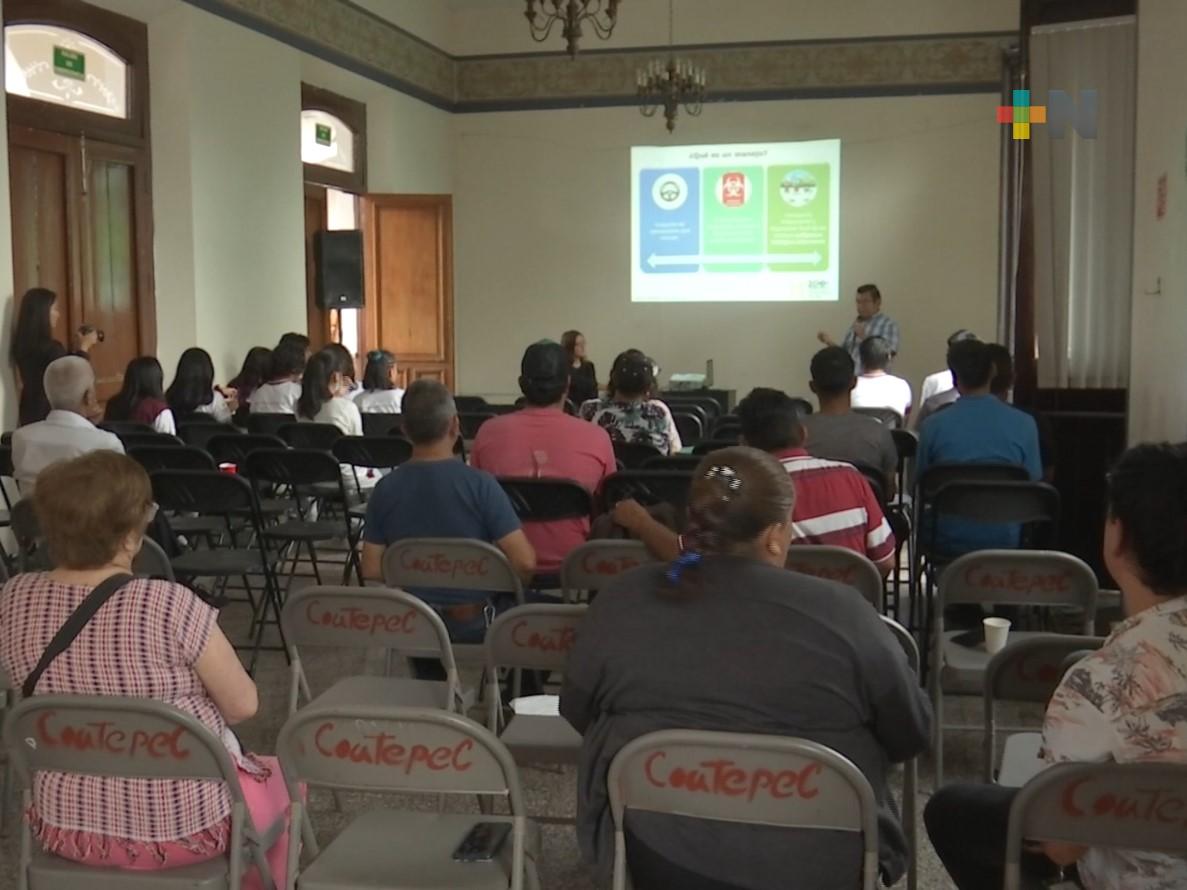 Imparten la conferencia “Importancia de la separación de residuos de manejo especial” en Coatepec