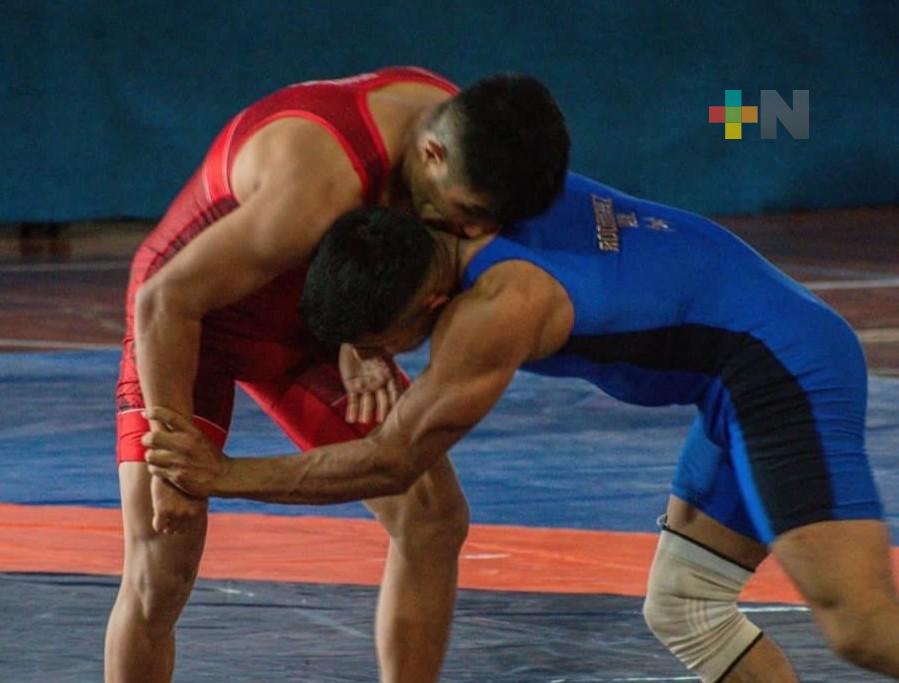 El xalapeño Alberto Hernández competirá en mundial de luchas asociadas en Serbia