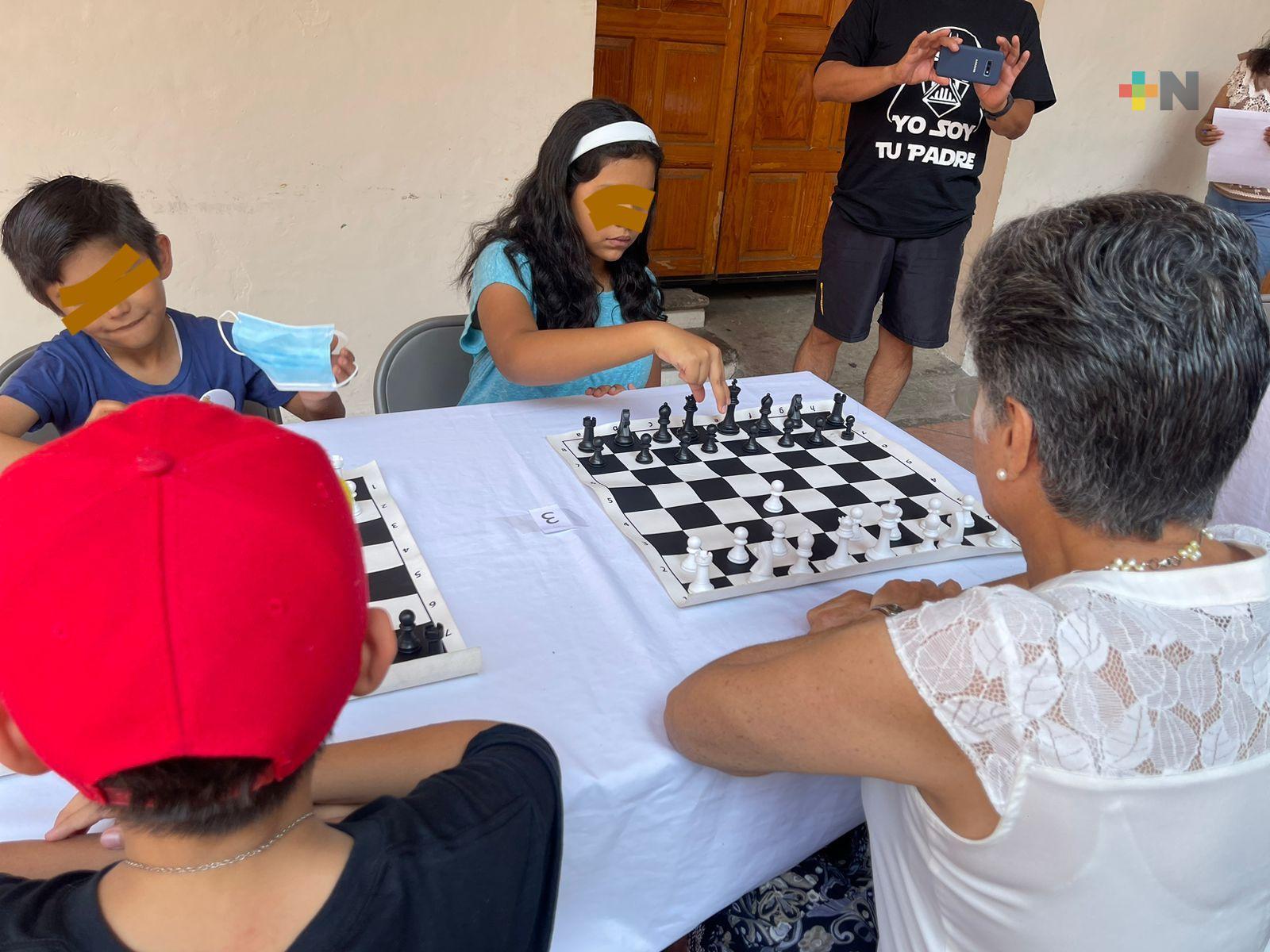 Realizan torneo de ajedrez en Coatepec cada tercer domingo de mes
