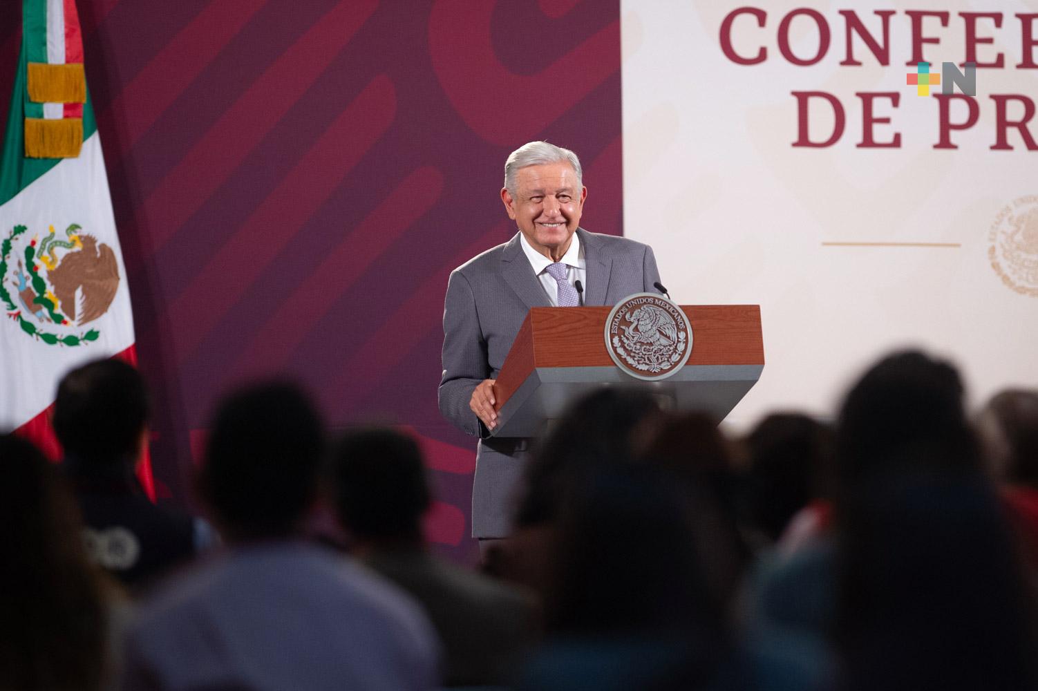 Renuncias en el PRI reflejan descomposición en los opositores: AMLO