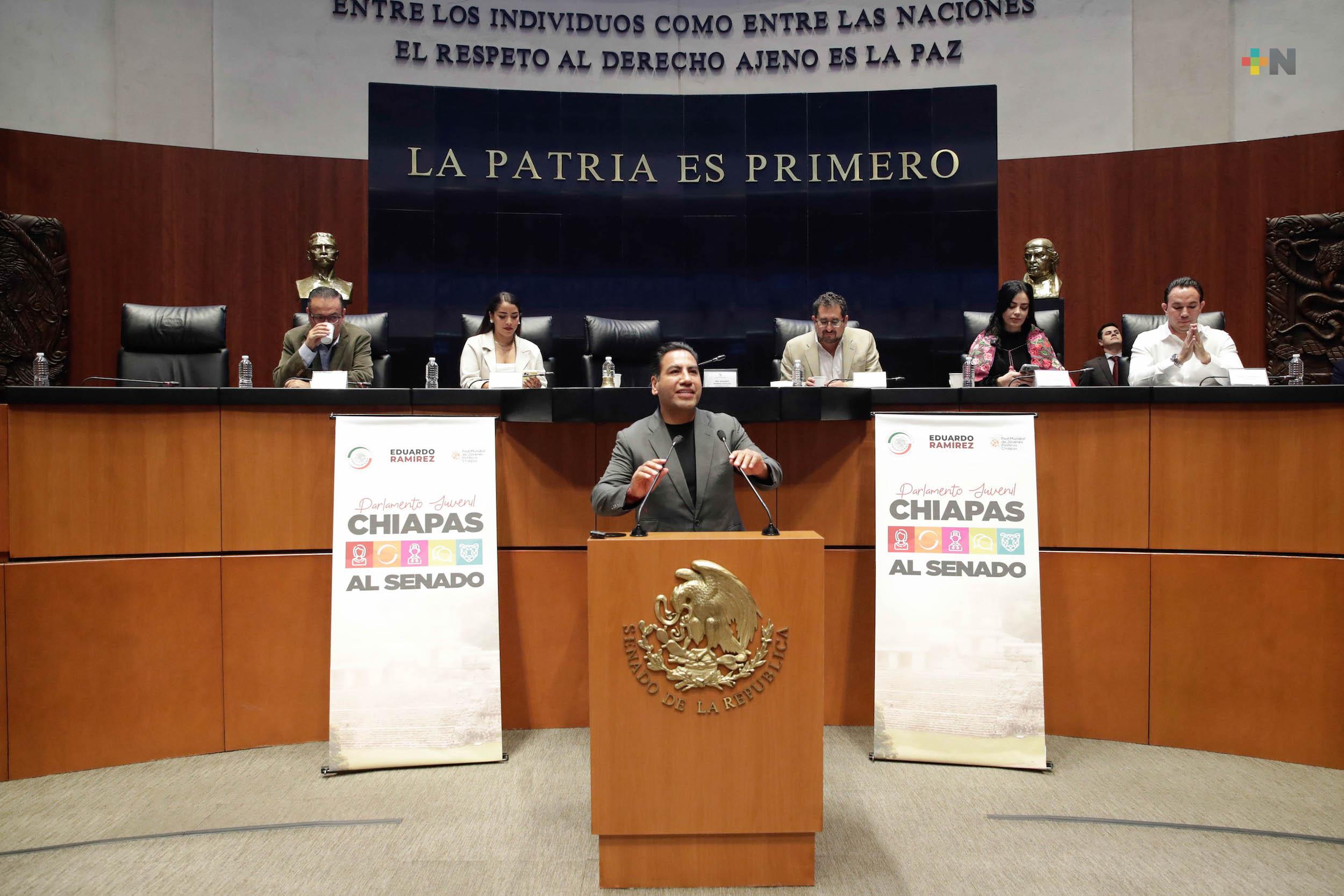 Llama Eduardo Ramírez al sector juvenil a cumplir su deber con México