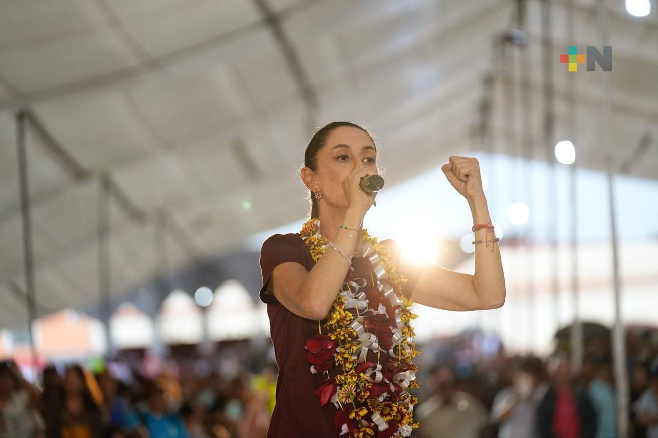 Claudia Sheinbaum reconoce a mujeres poblanas en Huejotzingo