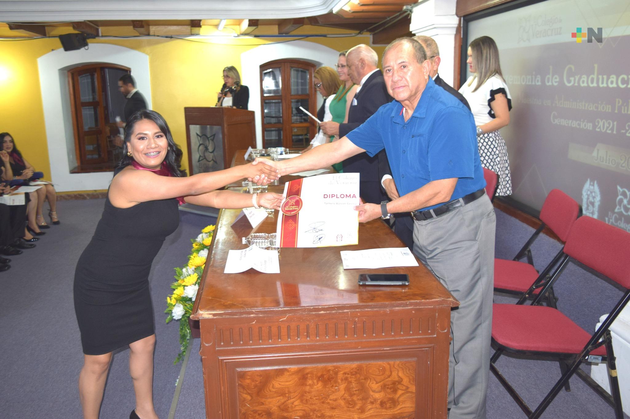 Personal del IPAX se gradúa de la Maestría en Administración Pública