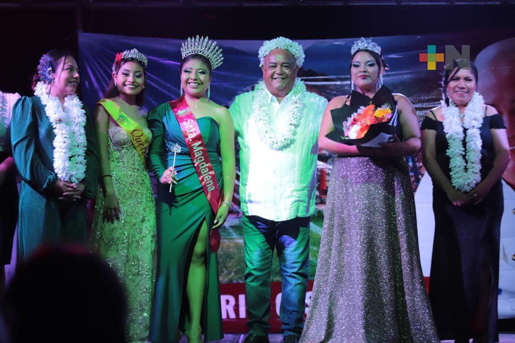Eric Cisneros corona a la corte en Fiestas de Santa María Magdalena, en Coetzala