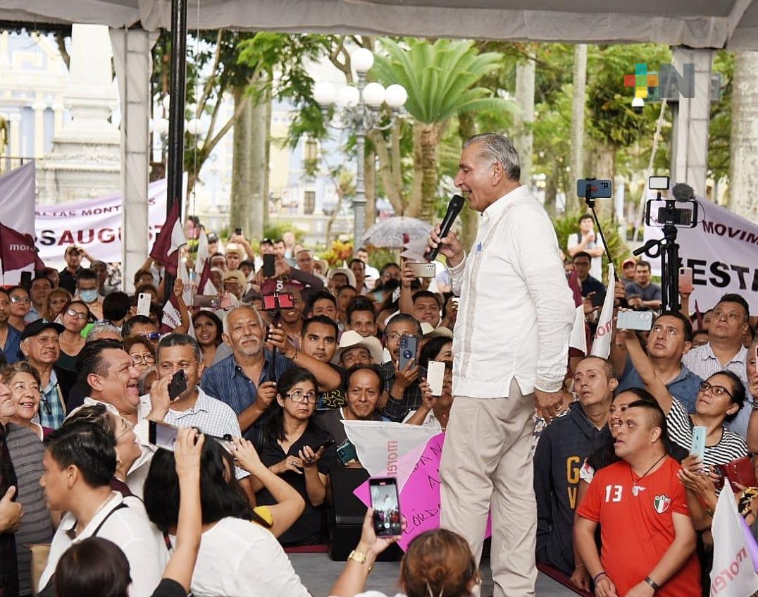 Adán Augusto López visitó la región de las Altas Montañas