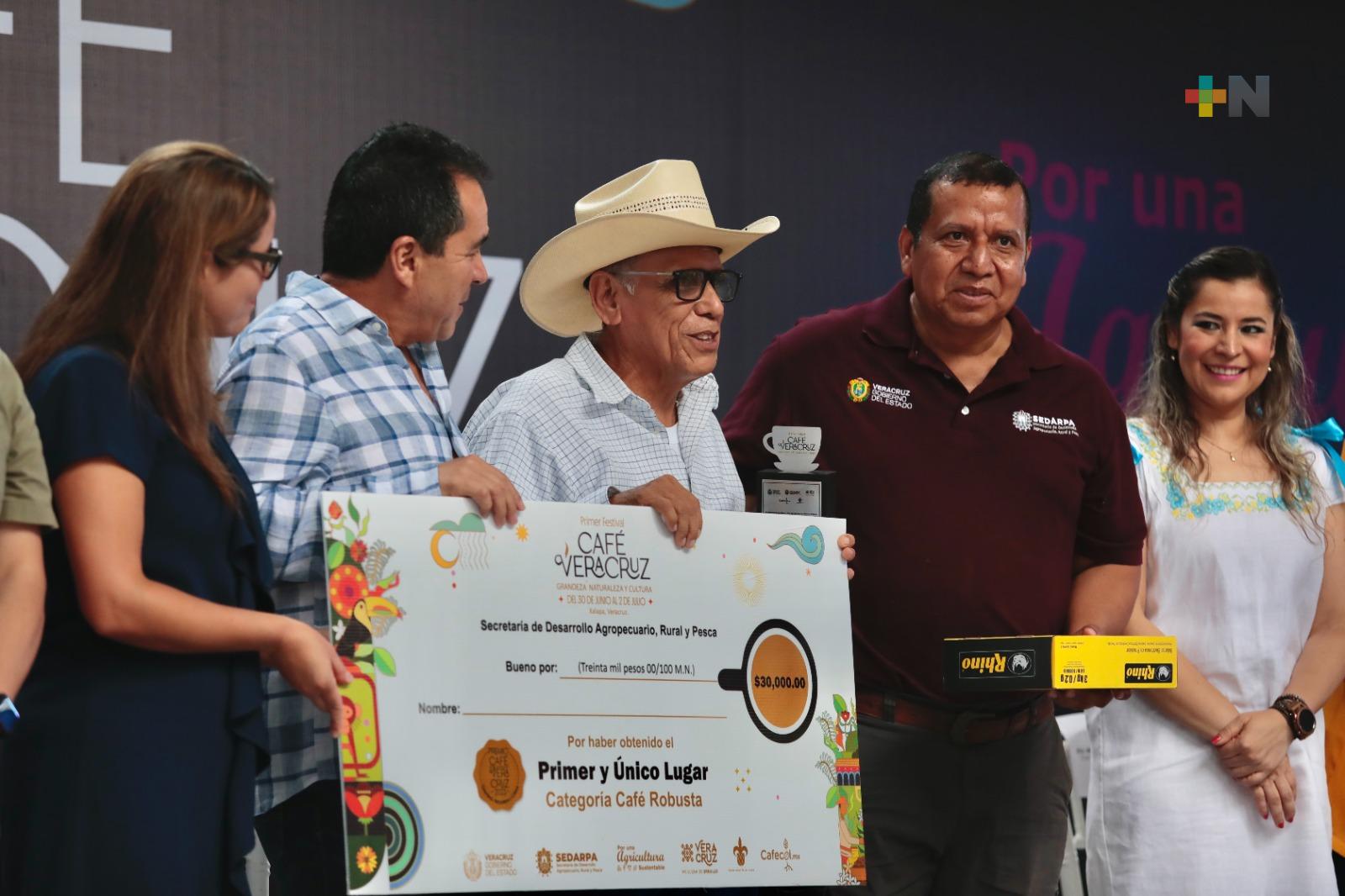 Extensionistas de Sedarpa en una de cada cuatro comunidades cafetaleras