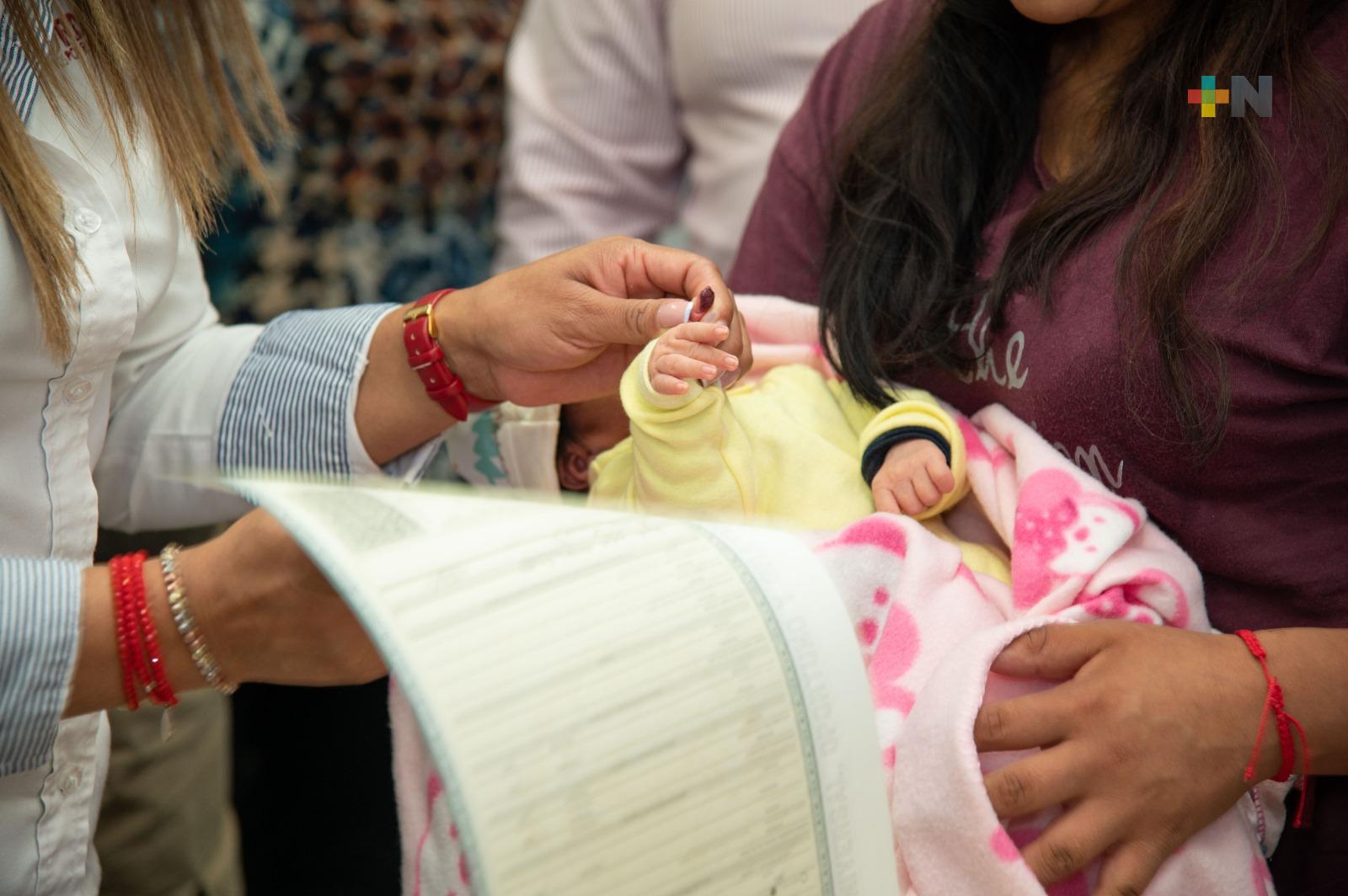 Bebé nacida en autobús de migrantes ya es mexicana y cordobesa