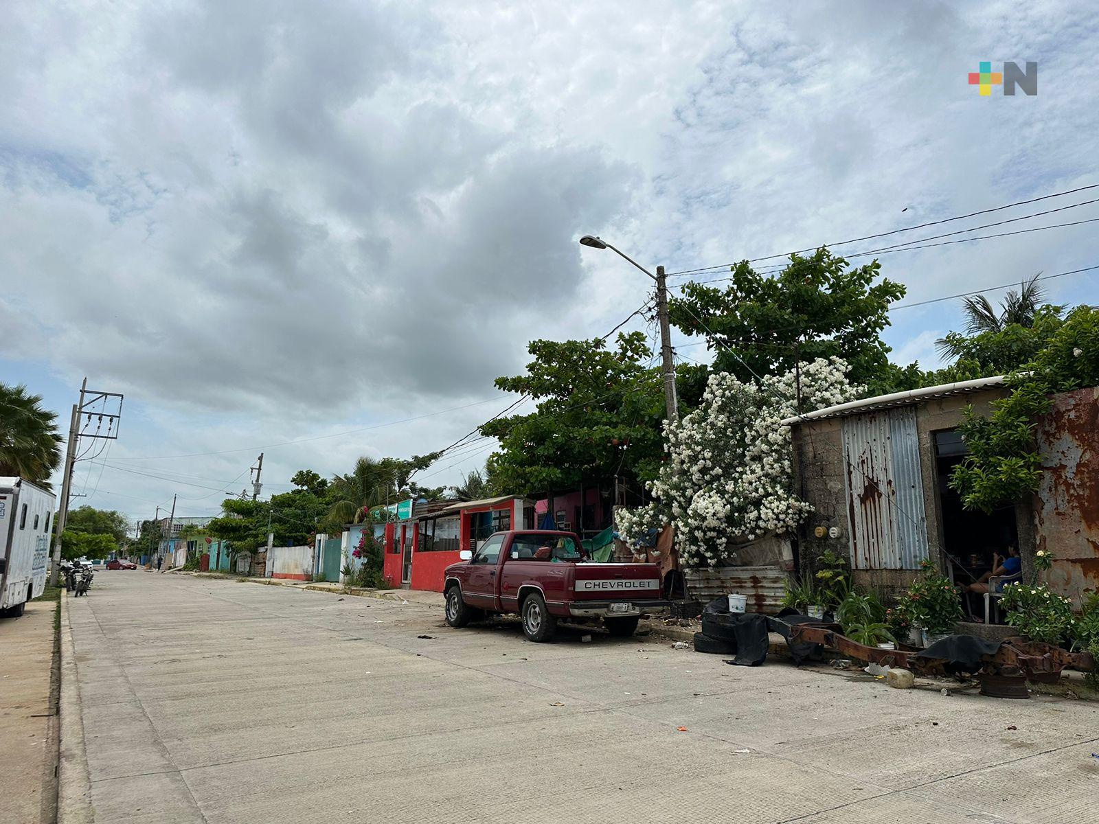 Tres días sin energía eléctrica en colonia Cuauhtémoc de Coatza