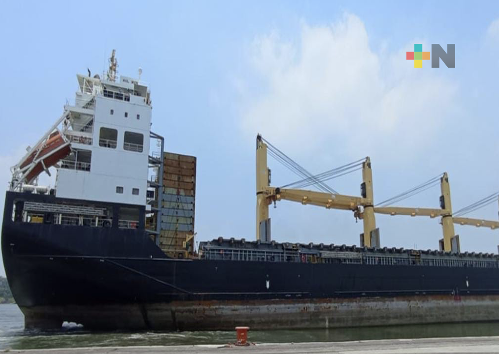 Llegó a Coatzacoalcos segundo embarque de rieles para el Tren Maya