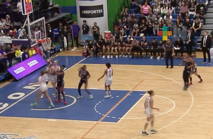 Halcones de Xalapa siguen con vida, vencen por 80-79 a Fuerza Regia