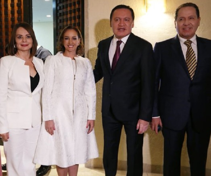 Cuatro senadores renuncian al PRI