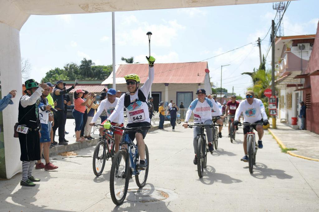 Encabeza Cuitláhuac García Rodada Familiar Papaloapan II