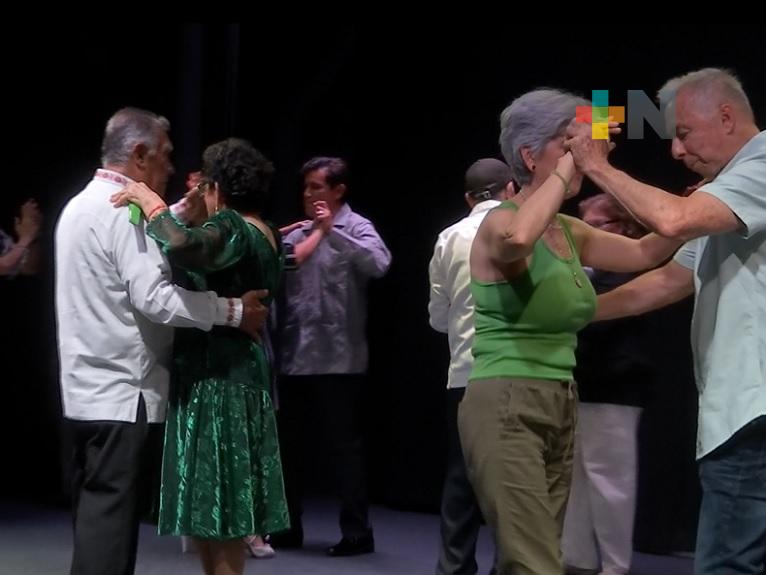Ofrecen clase de marcaje del encuentro Danzoneando en Centro Recreativo Xalapeño