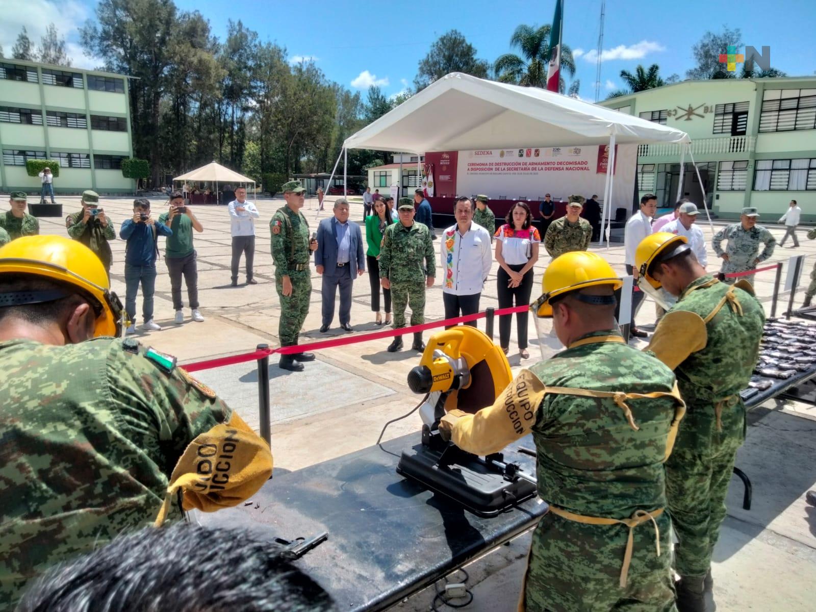 Cuitláhuac García presidió ceremonia de destrucción de armamento en El Lencero