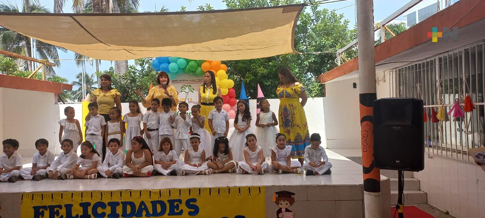 Se gradúan alumnos de jardín de niños en Boca del Río