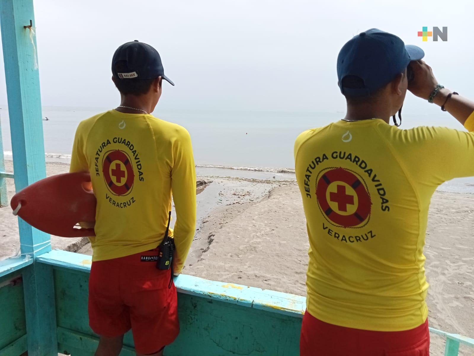 En activo servicio de guardavidas en playas de Veracruz-Boca del Río