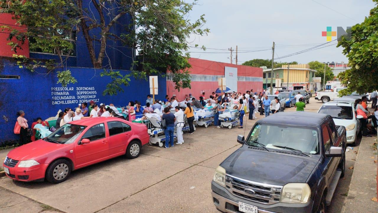 Por explosión de gas desalojan hospital general de zona del IMSS Coatzacoalcos