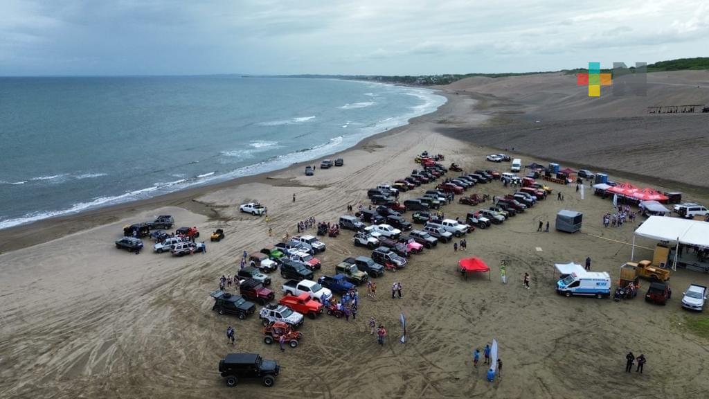 Eric Cisneros dio banderazo de evento deportivo off-road en Chachalacas