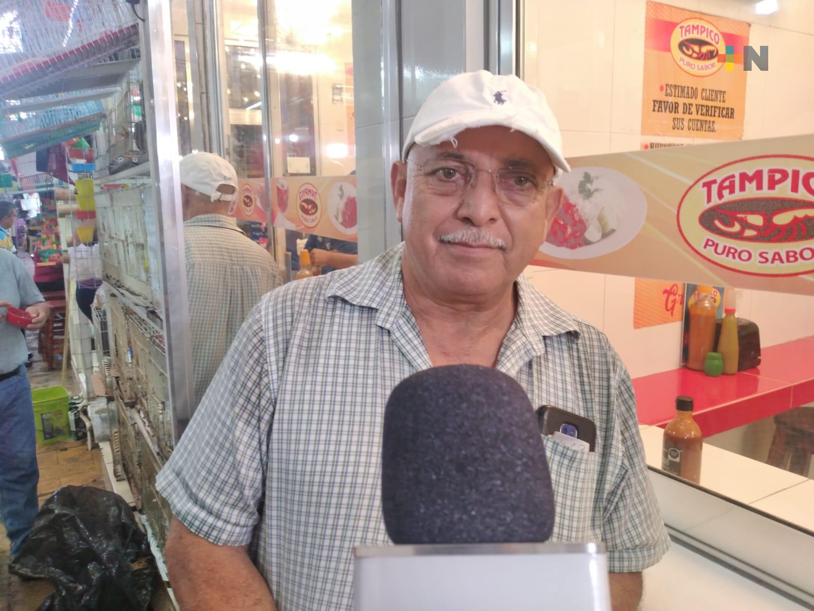 Días de asueto beneficia a locales de comida en mercado de Veracruz
