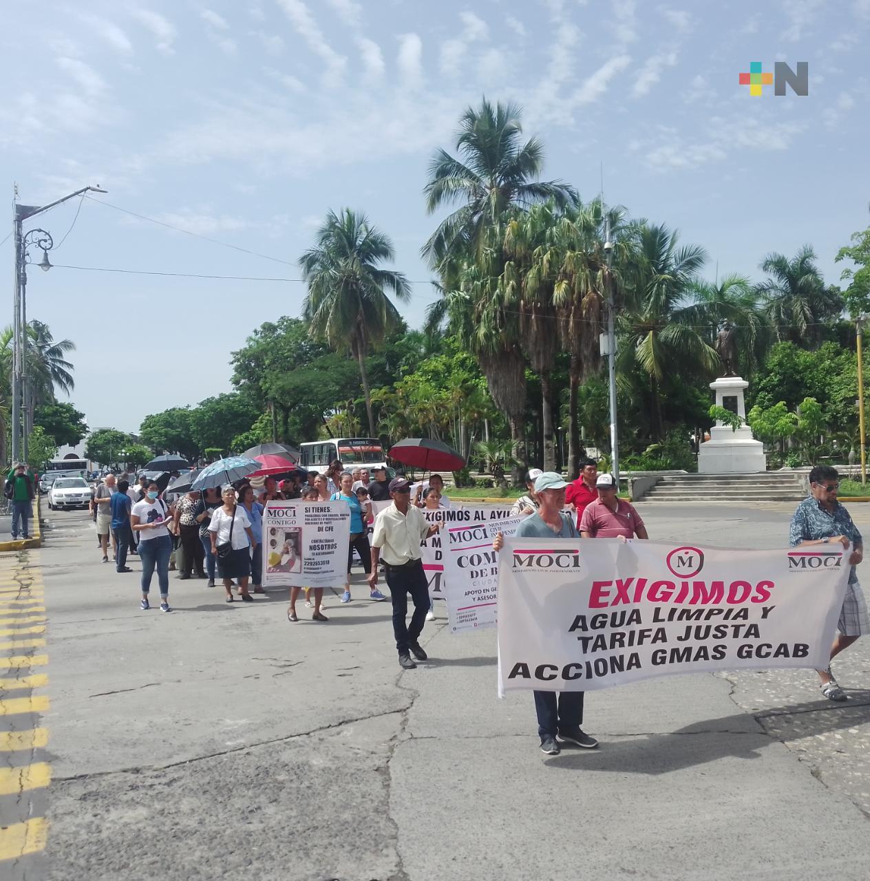 Marchan en contra de Grupo MAS en centro histórico de Veracruz