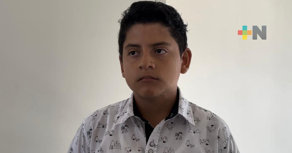 Maximiliano ha superado 20 cirugías por quemaduras y sueña con ser baterista