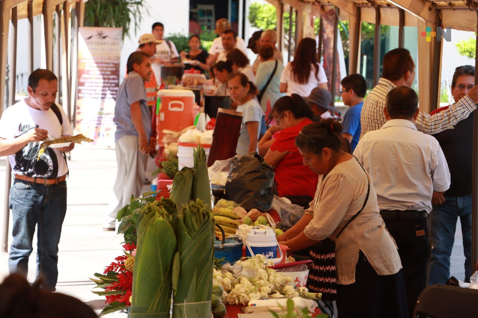 Mercado de Consumo Solidario en Misantla beneficia a productores y compradores