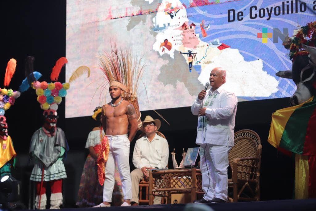 Eric Cisneros presenta con éxito su libro «La Negritud en Veracruz. De Coyolillo al Sotavento», en Totutla