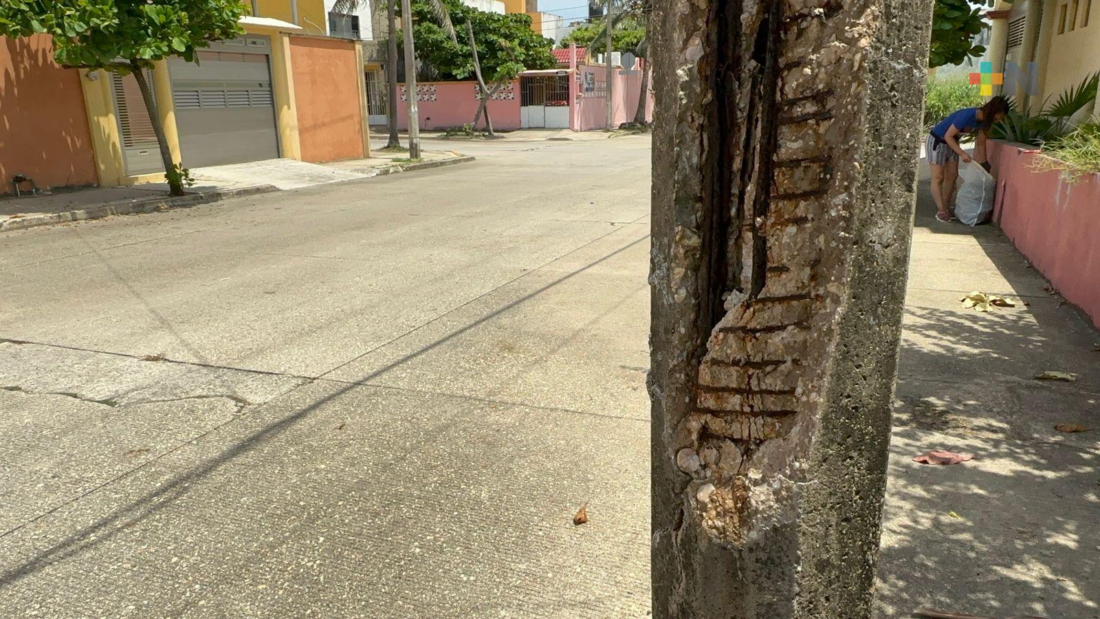 Reportes de postes de alumbrado deteriorados se deben reportar al ayuntamiento
