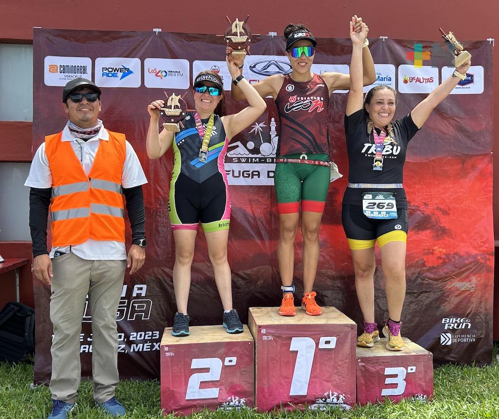 Conquistan Anahí León y César Linton el Triatlón Fuga de Isla 2023