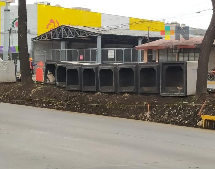 Continúan trabajos de puente elevado en la avenida Lázaro Cárdenas