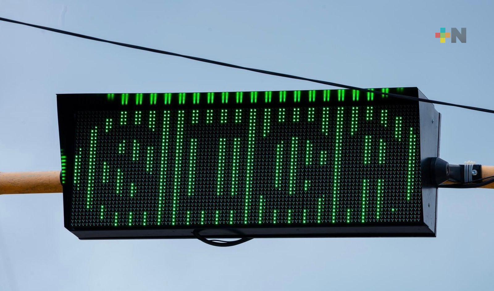 Semáforo led recién instalado presentó  falla por descarga eléctrica