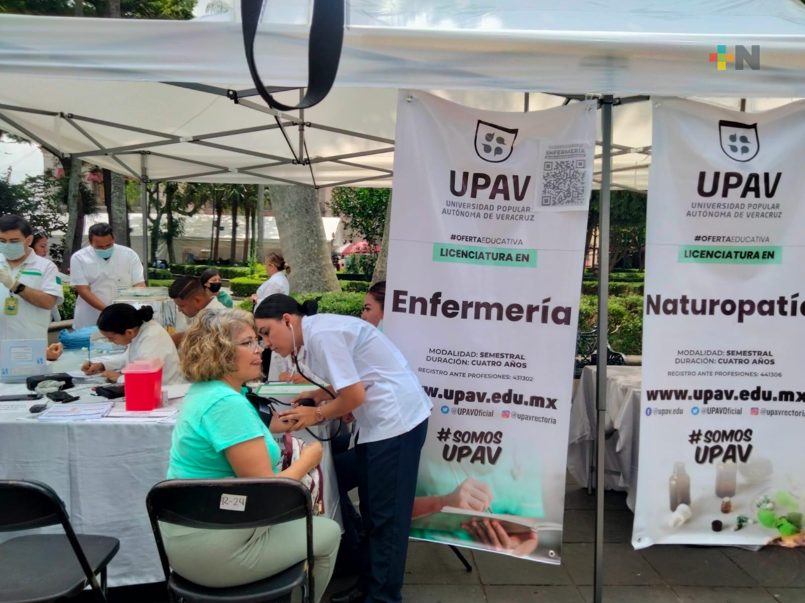 UPAV realiza feria para promover su oferta educativa