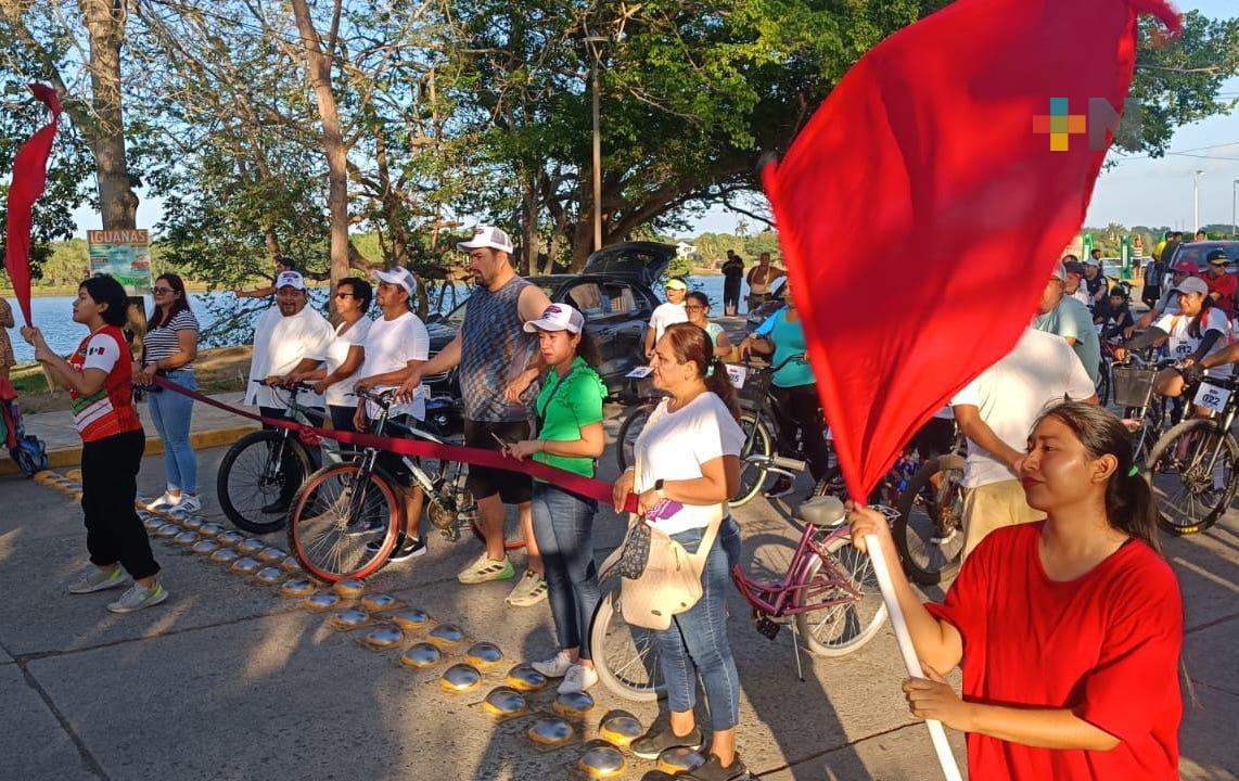 Familias tuxpeñas participan activamente en “Primera Rodada Ciclista por la Salud”