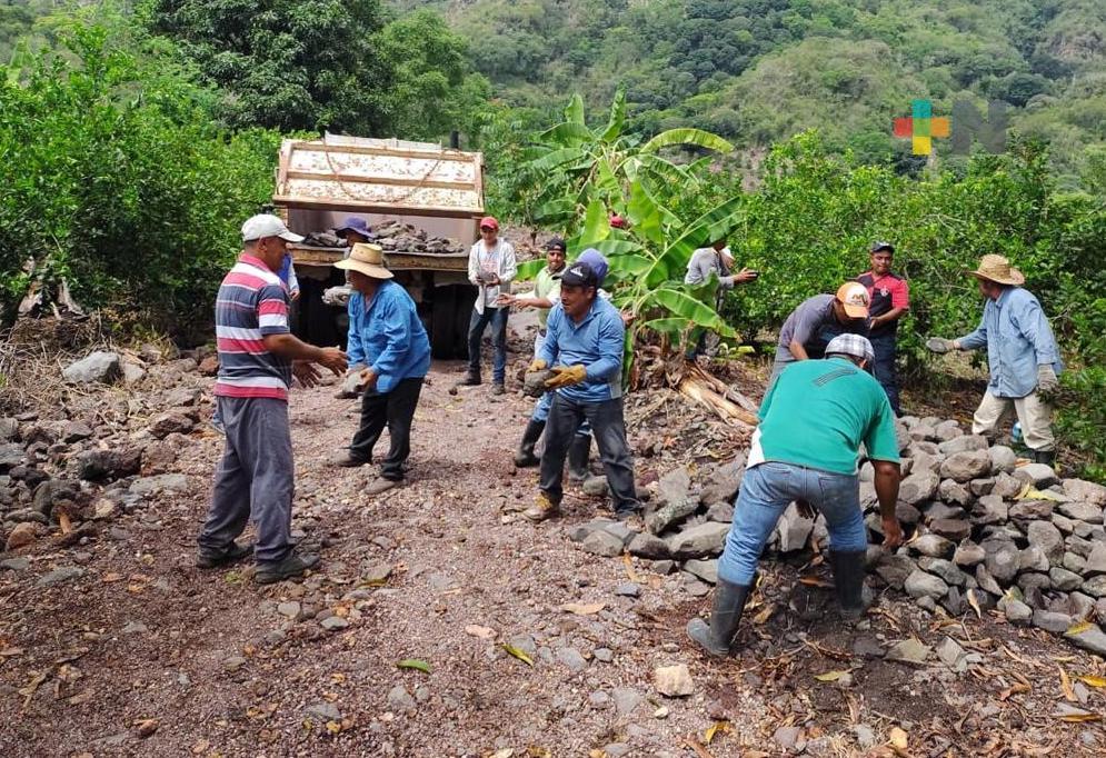 Inicia la SICT pavimentación de camino artesanal en Alto Lucero