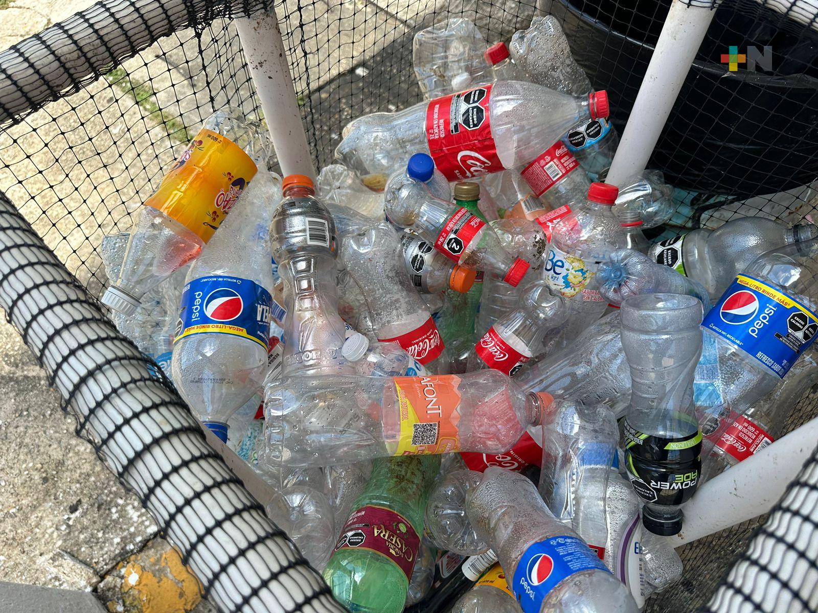 Recolectan media tonelada de plástico en colonia de Coatzacoalcos