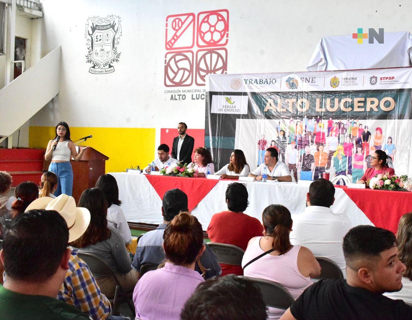 Más de 600 veracruzanos acceden a una oferta laboral en su región