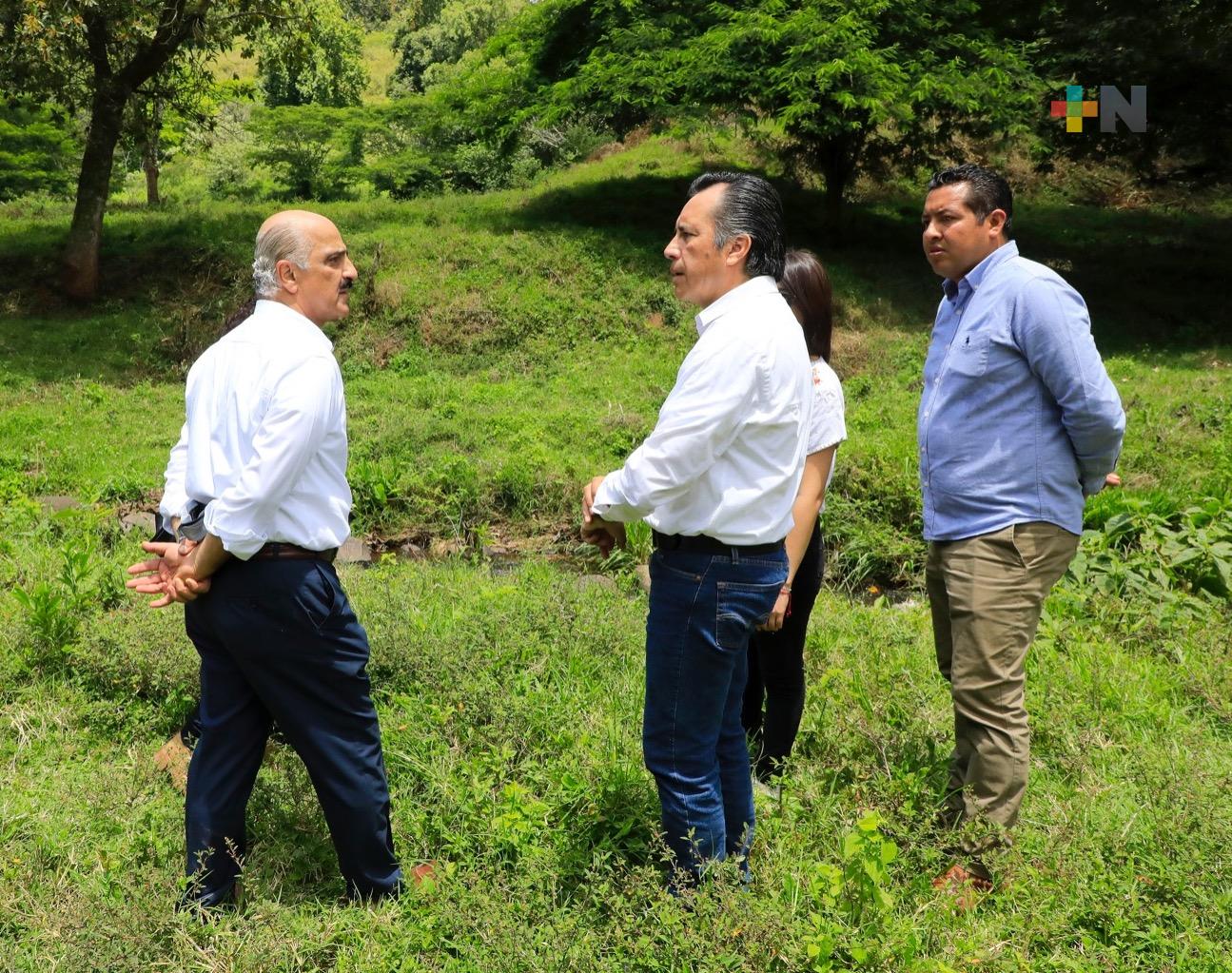 Gobernador Cuitláhuac García recorre reserva natural en Coapexpan