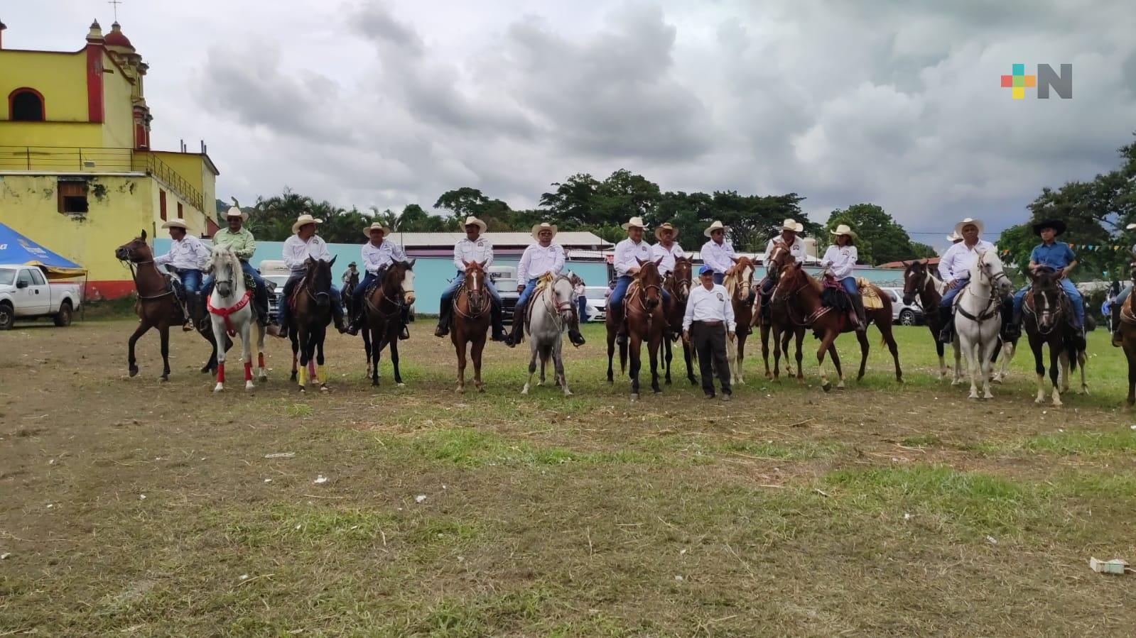 Realizan cabalgata en el municipio del Naranjal con motivo de las fiestas patronales